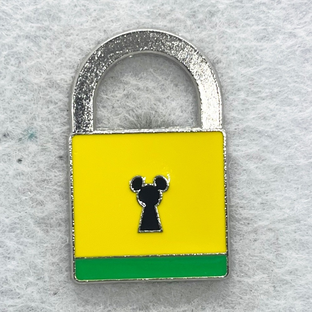 🔮 5/$25 Disney Pluto Lock Pin